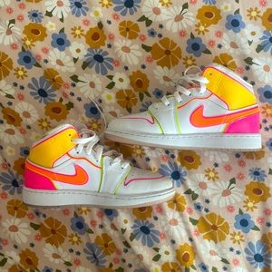 Air Jordan 1 Mid SE GS “Edge Glow”